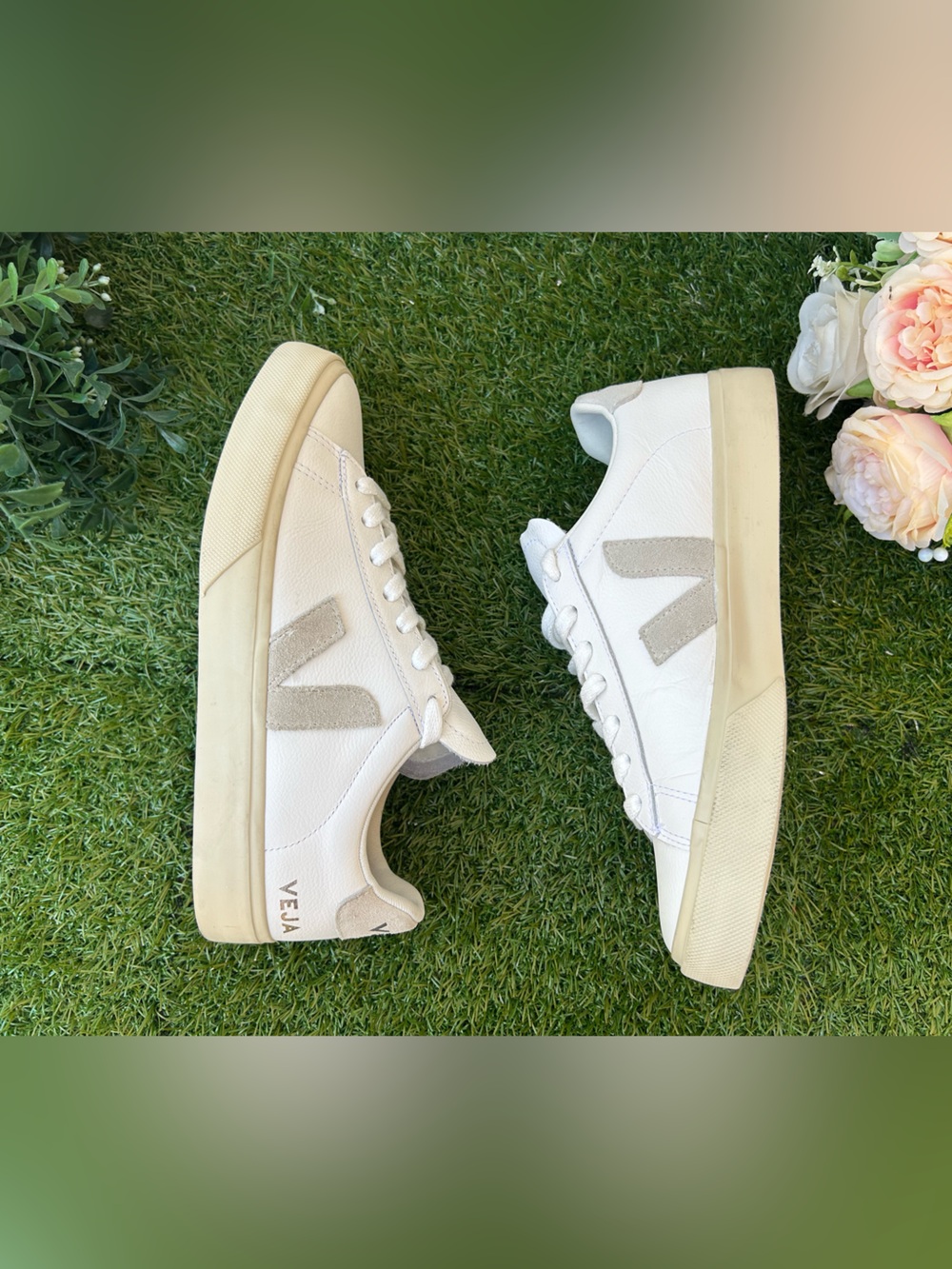 VEJA White Leather low top sneakers White leather light grey suede logo  size 8 - Picture 7 of 16
